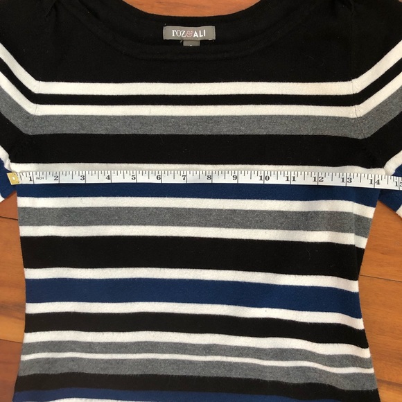 🔥MAKE ME AN OFFER!🔥 Striped sweater - Picture 7 of 7